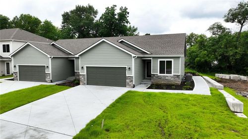 781 Highland Dr, Edwardsville, KS, 66111 | Card Image