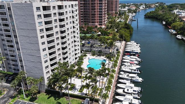 APT-1015 - 90 Edgewater Dr, Condo with 2 bedrooms, 2 bathrooms and null parking in Coral Gables FL | Image 15