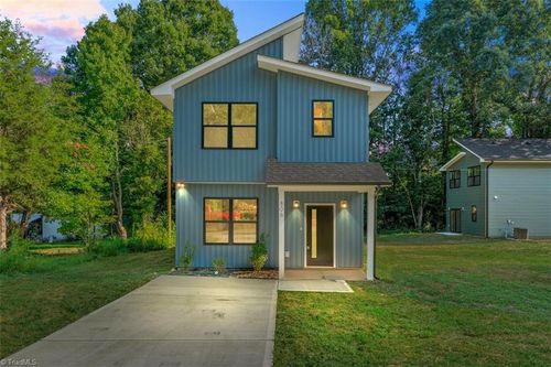 806 W Dameron Ave, Liberty, NC, 27298-9609 | Card Image