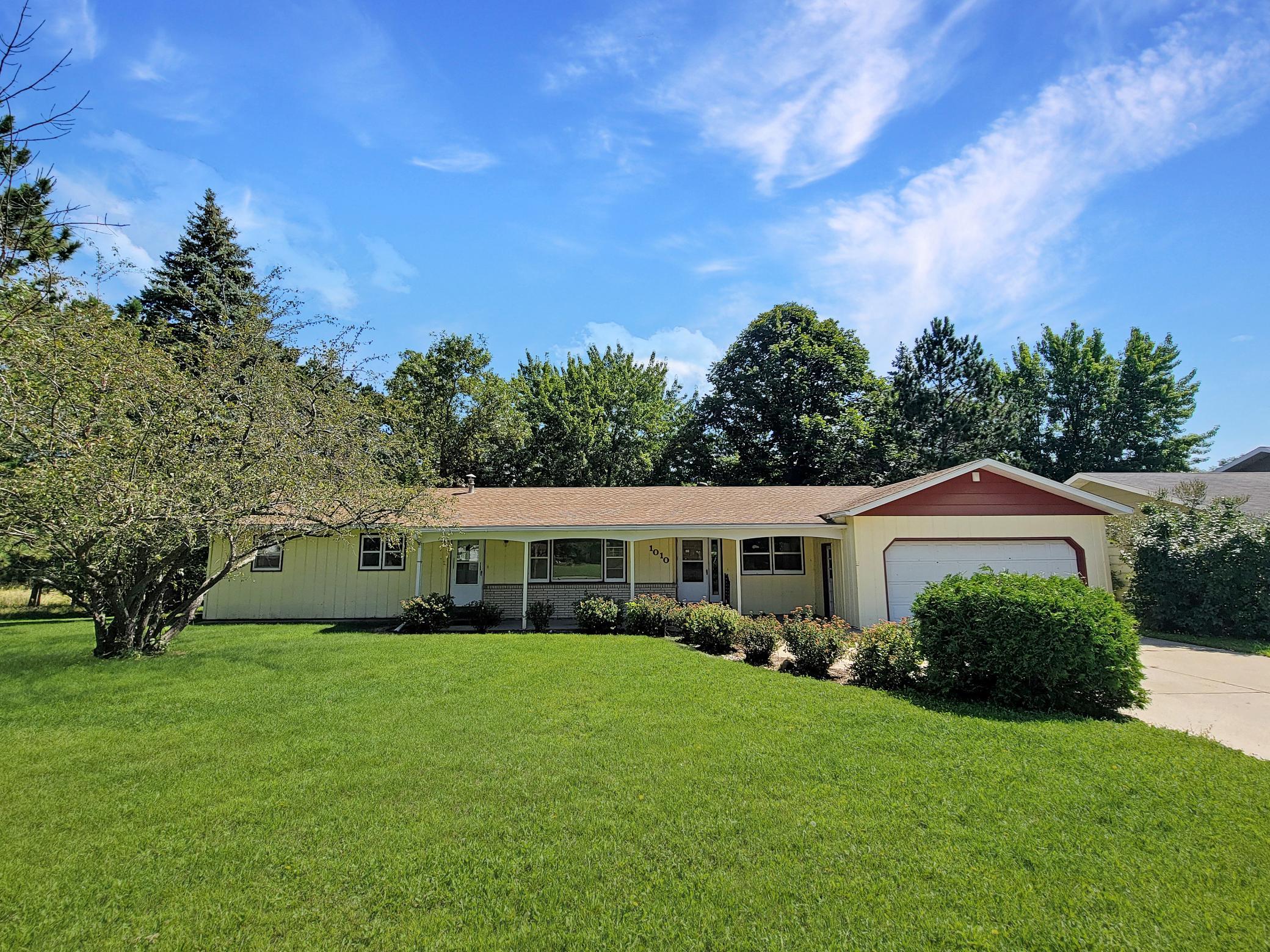 8th St, Staples, MN 56479