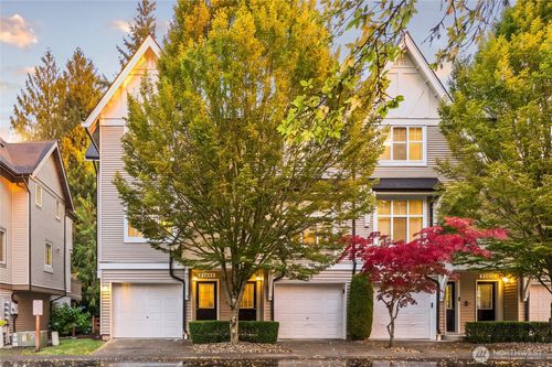 22652 Ne Alder Crest Ln, Redmond, WA, 98053-5820 | Card Image