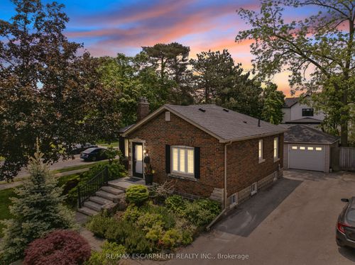 462 Woodland Ave, Burlington, ON, L7R2S1 | Card Image