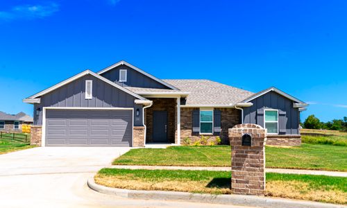 2502 W Center St, Collinsville, OK, 74021-5038 | Card Image