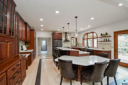 4800 S Caraway Cir Circle, Sioux Falls, SD, 57108 | Card Image