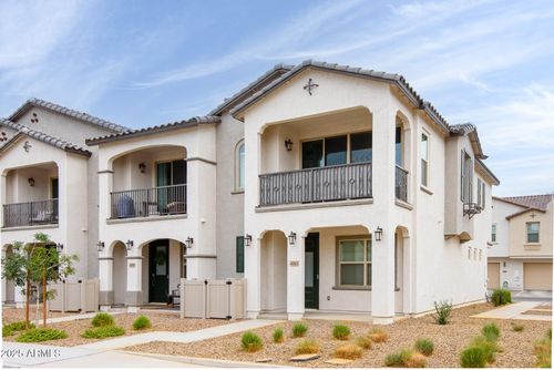 4063 E Amoroso Dr, Gilbert, AZ, 85296-0742 | Card Image