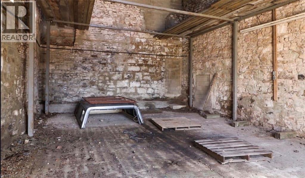 Commercial Lease in Dundas 4