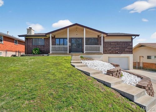 4353 Debra Kay Ln, Saint Louis, MO, 63123-6724 | Card Image