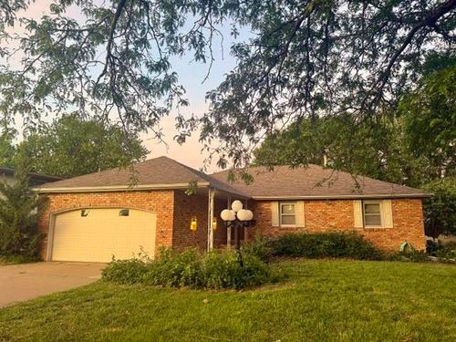 637 Briarcliff Rd, Salina, KS, 67401-3619 | Card Image
