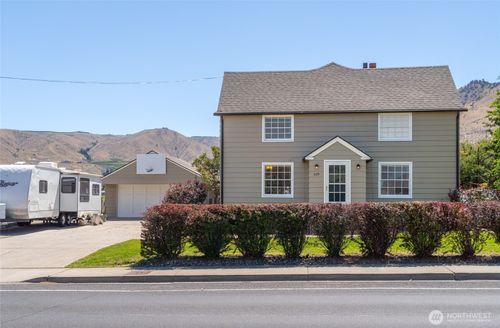 529 Crawford Ave, Wenatchee, WA, 98801-3649 | Card Image
