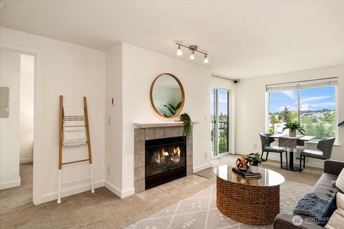 apt-511-9200 Greenwood Ave N, Seattle, WA, 98103-3057 | Card Image