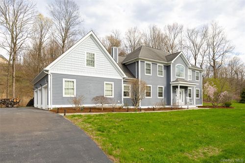 100 Huyler Dr, Hyde Park, NY, 12538-1584 | Card Image