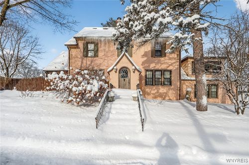 653 Parkway E, Utica, NY, 13501 | Card Image