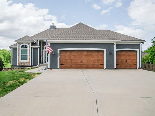 12216 Merion Dr, Kansas City, KS, 66109-5028 | Card Image