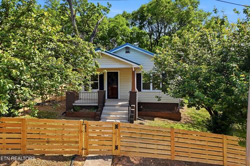 910 Reed St, Knoxville, TN, 37921-6925 | Card Image