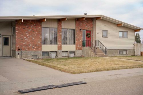 245 5 Ave N, Vauxhall, AB, T0K2K0 | Card Image