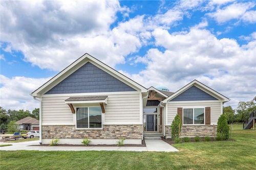 9301 Sw Leviathan Ct, Lee's Summit, MO, 64064-8031 | Card Image