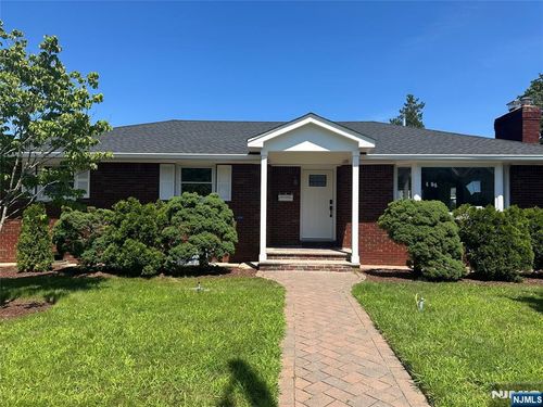2-15 30th St, Fair Lawn, NJ, 07410-3905 | Card Image