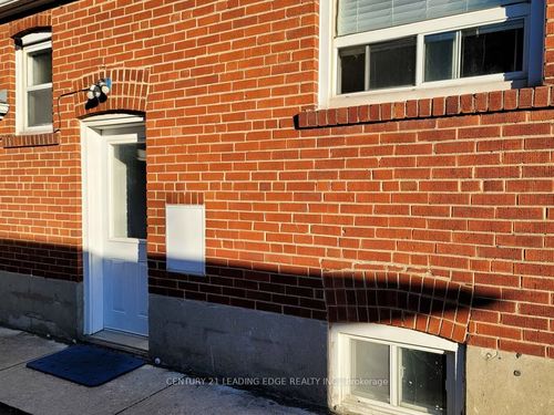 105 Wye Valley Road, Scarborough, ON, M1P2A7 | Card Image