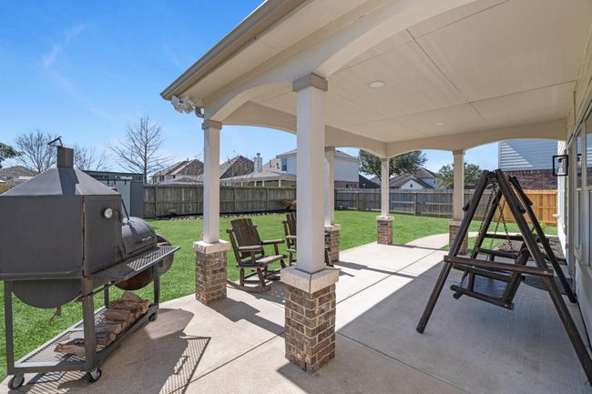 Large back patio - over-sized back yard! | Image 36