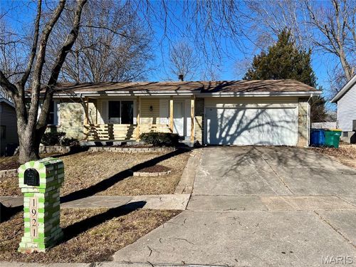 1921 Lakeheights Ln, Saint Louis, MO, 63138-1222 | Card Image