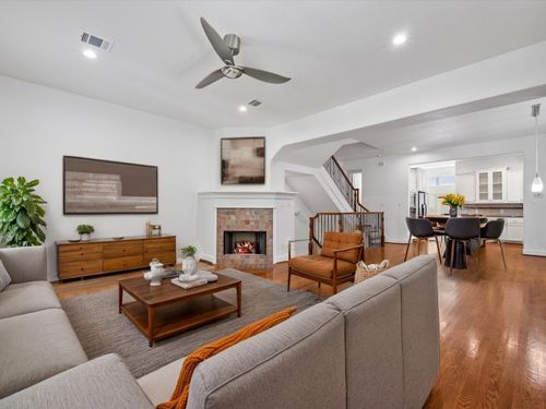 588 Bomar St, Houston, TX, 77006-1407 | Card Image