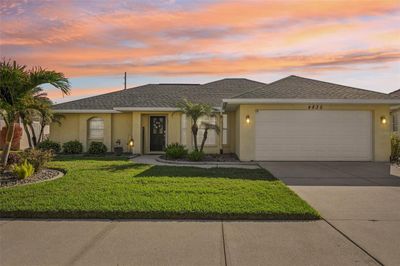 4835 Jacaranda Heights Drive, House other with 3 bedrooms, 2 bathrooms and null parking in Venice FL | Image 1