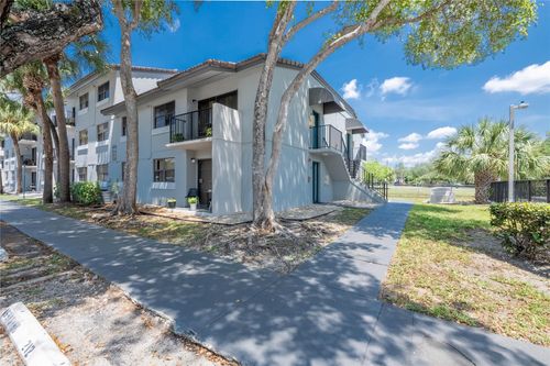 apt-212-7235 Nw 179th St, Hialeah, FL, 33015-6135 | Card Image