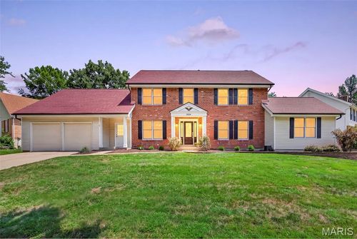 2024 Meadowbrook Way Dr, Chesterfield, MO, 63017-7236 | Card Image
