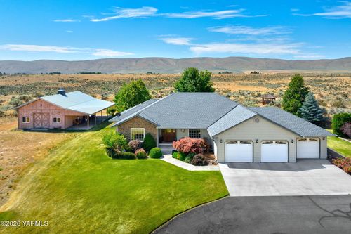 380 Pheasant Crest Dr, Yakima, WA, 98908-8738 | Card Image