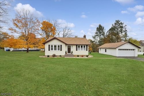 11 Unneberg Ave, Succasunna, NJ, 07876-1238 | Card Image