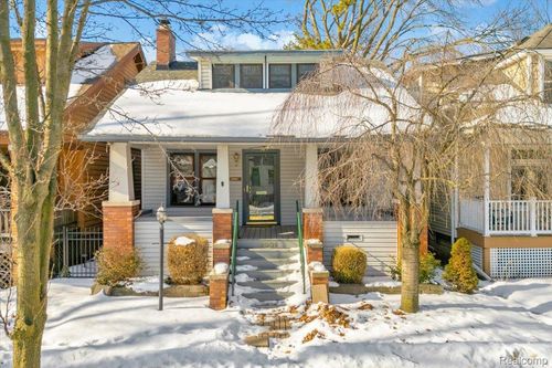 1081 Lakepointe St, Grosse Pointe Park, MI, 48230-1317 | Card Image