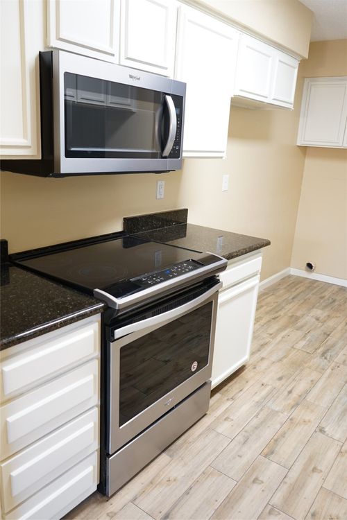 2108 Westkendal Ln, Arlington, TX, 76015-1147 | Card Image
