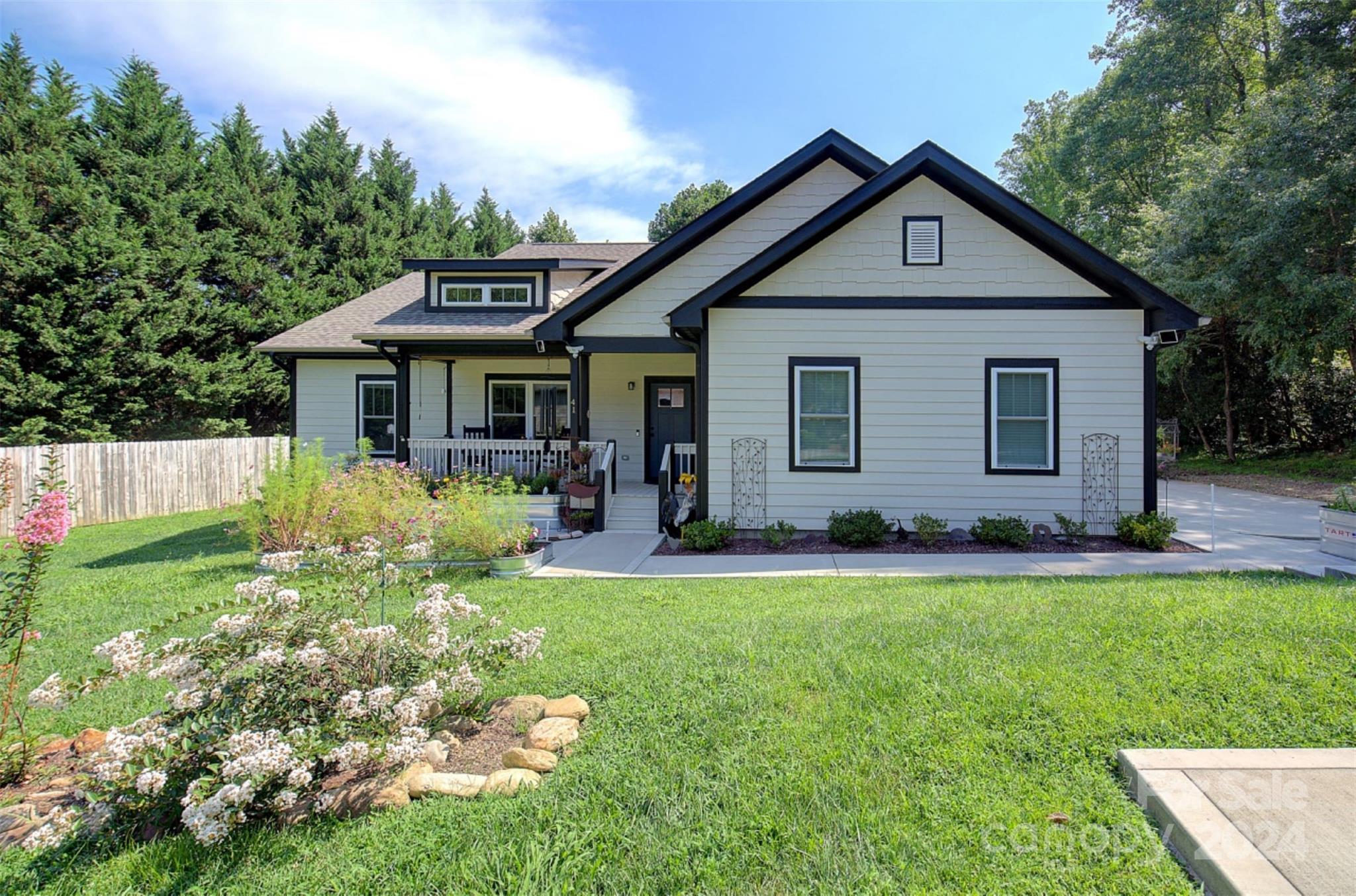 Mattie Ln, Hendersonville, NC 28792