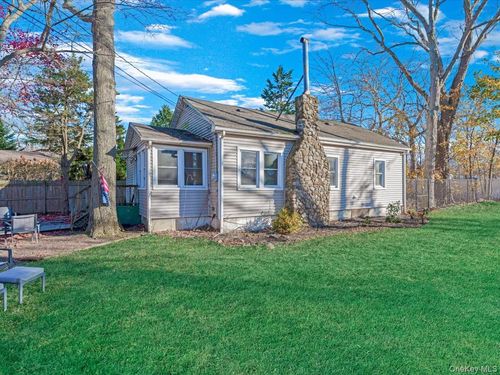 29 Parkside Ave, Miller Place, NY, 11764-2722 | Card Image