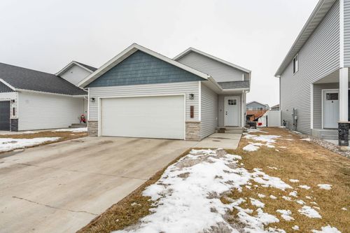 2045 11th St W, West Fargo, ND, 58078-2475 | Card Image