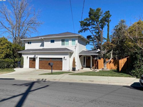 588 E Angela St, Pleasanton, CA, 94566-7412 | Card Image