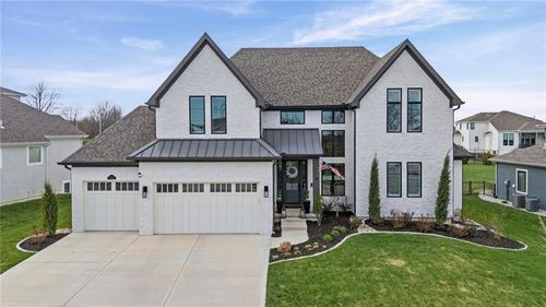 10126 N Kansas Ct, Kansas City, MO, 64155-1941 | Card Image