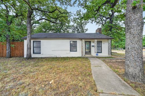 1629 Robinwood Dr, Fort Worth, TX, 76111-4955 | Card Image
