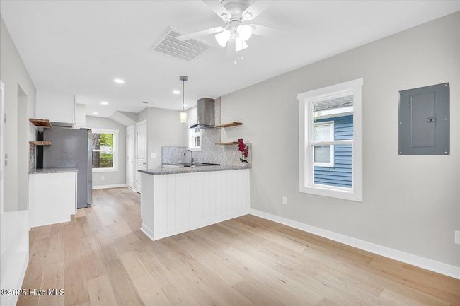 803 S 14 Th St, House other with 2 bedrooms, 1 bathrooms and null parking in Wilmington NC | Image 4
