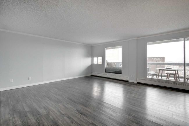 2912 - 221 6 Avenue Se, Home with 2 bedrooms, 1 bathrooms and 2 parking in Calgary AB | Image 5