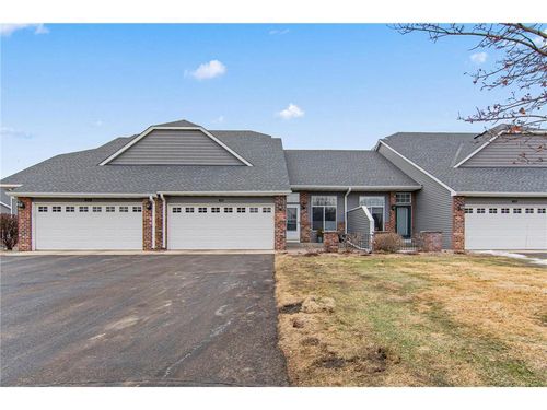 611 Spruce Dr, HUDSON, WI, 54016-1871 | Card Image