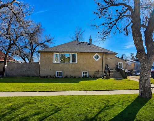 2311 22 St, Nanton, AB, T0L1R0 | Card Image