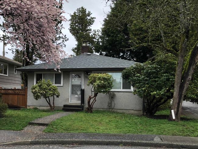 3363 Austrey Avenue, House other with 2 bedrooms, 1 bathrooms and null parking in Vancouver BC | Image 2