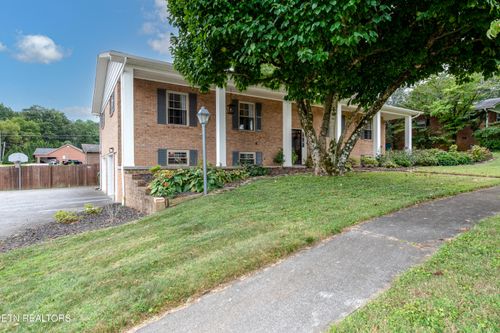 402 Montvale Station Rd, Maryville, TN, 37803-5802 | Card Image