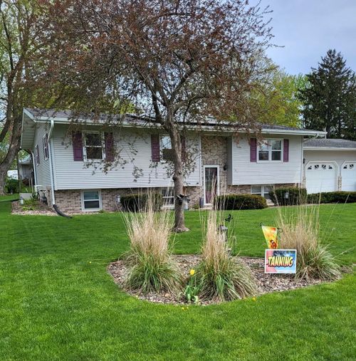 404 Birch Dr, Fredericksburg, IA, 50630-1002 | Card Image