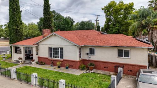 690 Jewell Ave, Yuba City, CA, 95991-5433 | Card Image