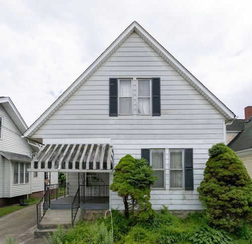 655 W Main St, Newark, OH, 43055-4152 | Card Image