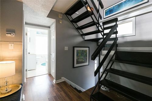 3929 Walnut St, Kansas City, MO, 64111-1519 | Card Image