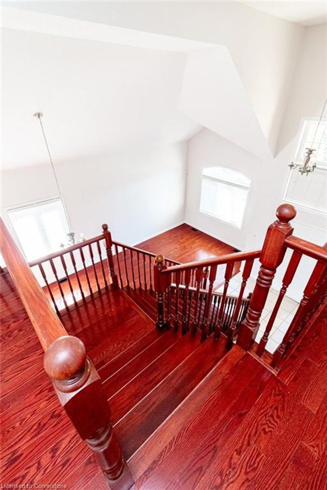 39 Naomi Crt, House other with 4 bedrooms, 3 bathrooms and 6 parking in Ancaster ON | Image 18