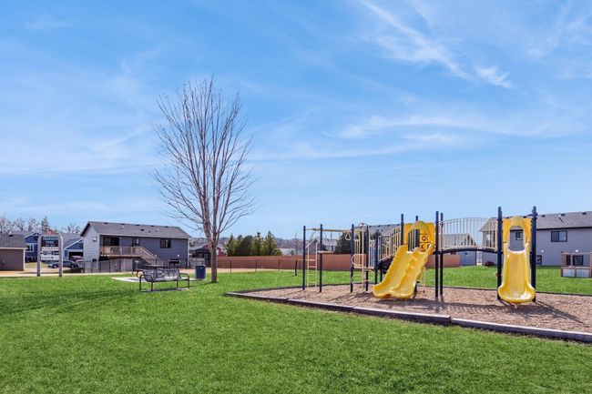 walking distance to plany ground | Image 26